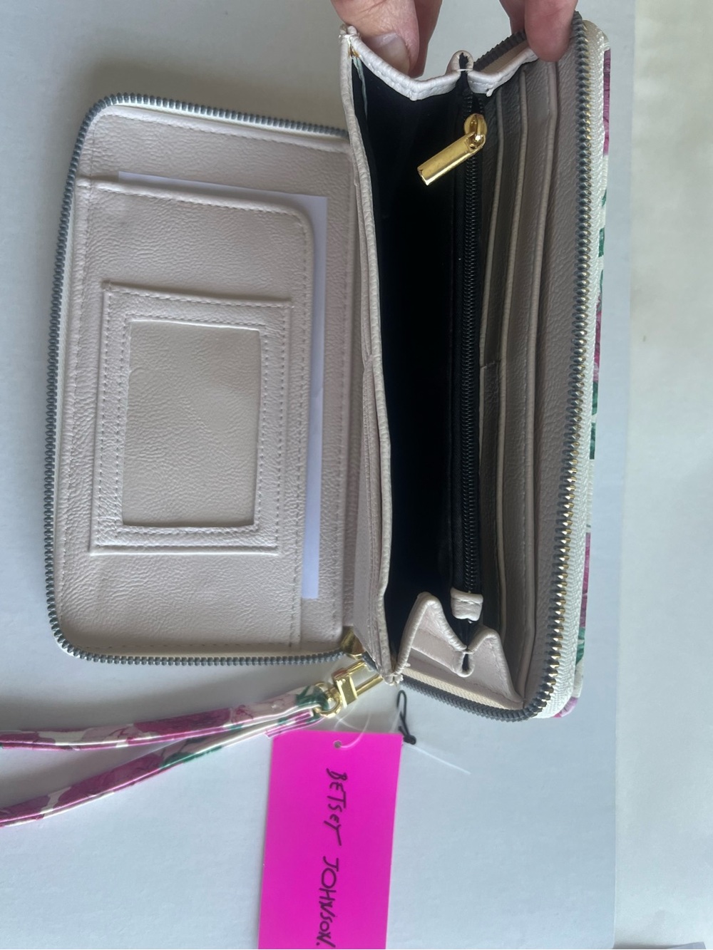 Betsey Johnson Floral Zip Around Wristlet Wallet – NWT – Pink/White Multi - Picture 10 of 11